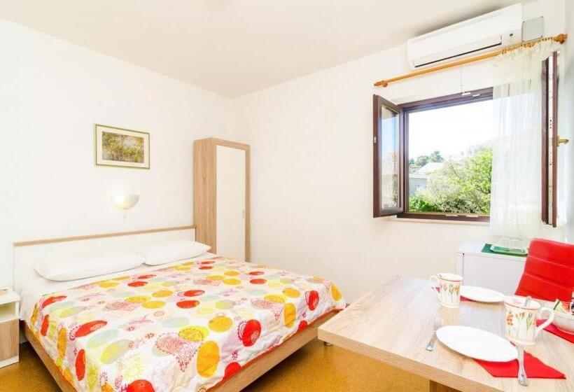 Номер Стандарт Вид на Сад, Cina Apartments