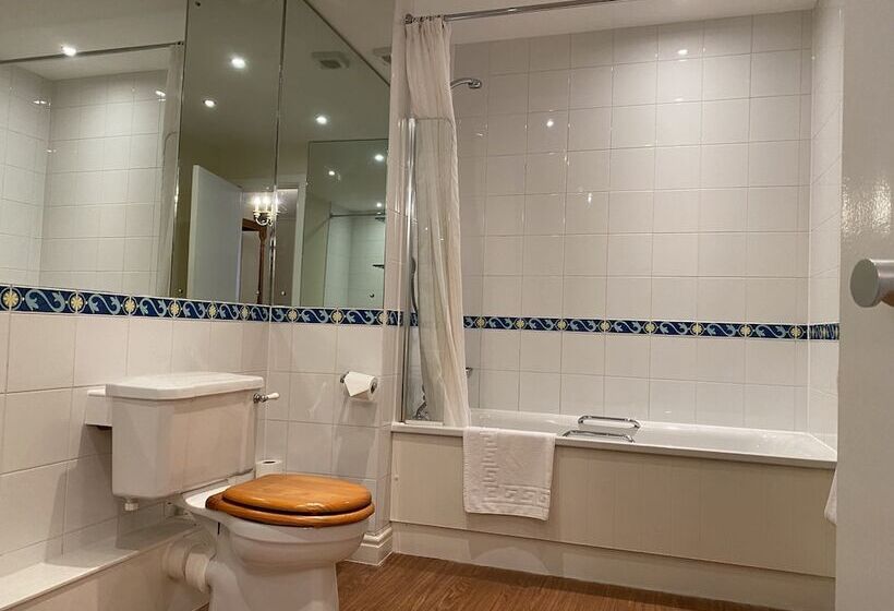 Pokój Standard Trzyosobowy, Brook Mollington Banastre Hotel & Spa