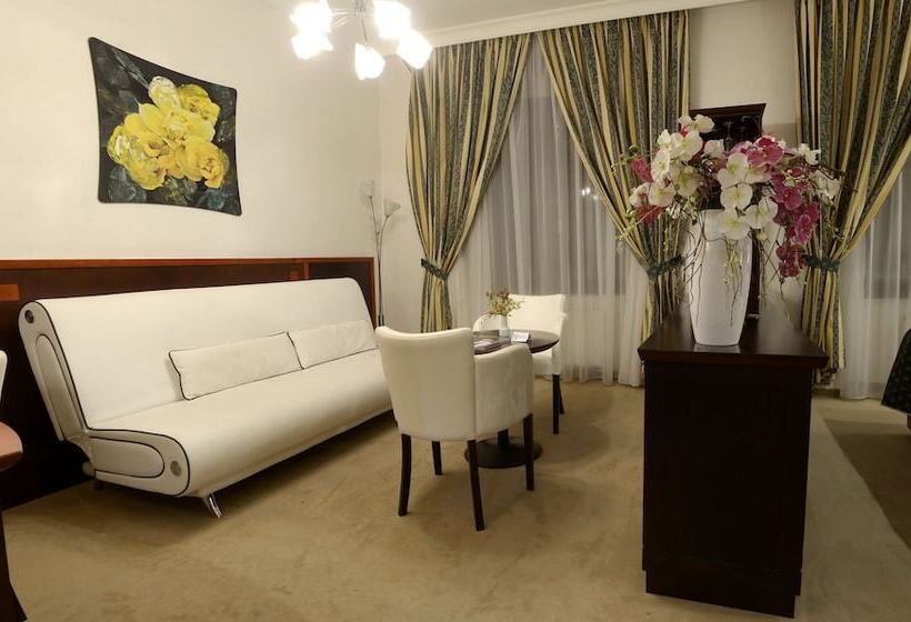 小型套房, Grand