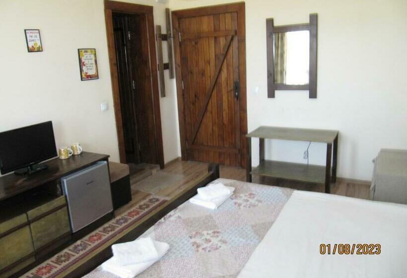Номер Стандарт с Балконом, Guest House Belchin View