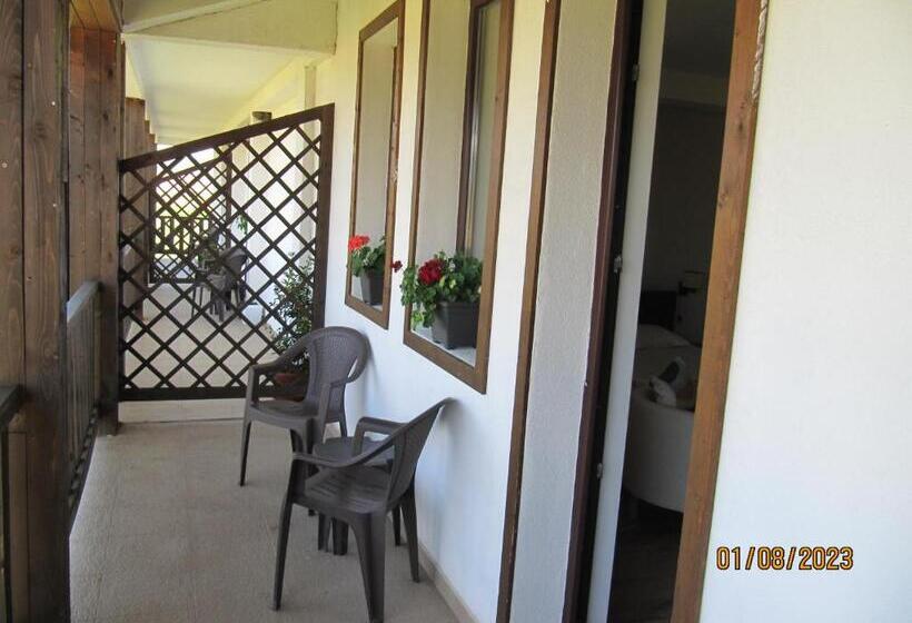 스탠다드 트리플 발코니 룸, Guest House Belchin View