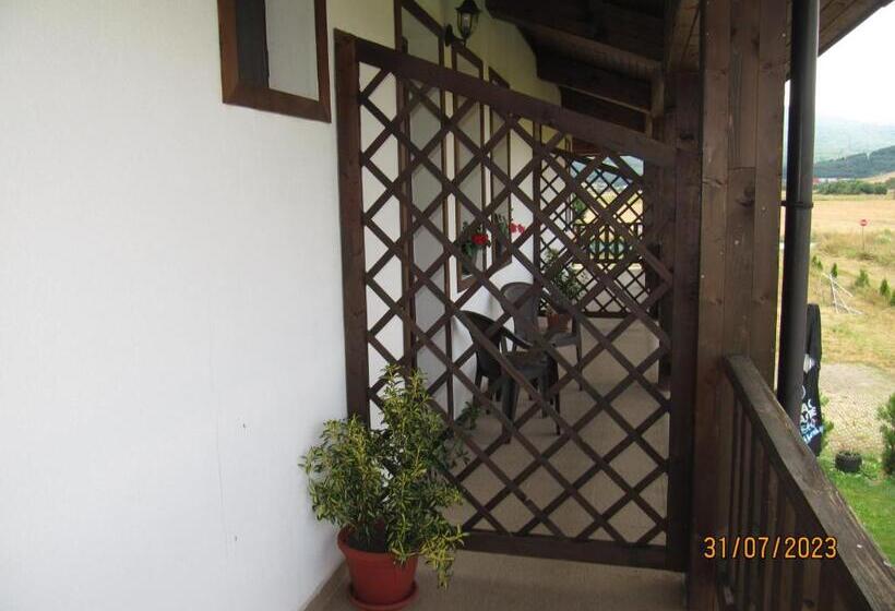 Трехместный Номер Стандарт с Балконом, Guest House Belchin View