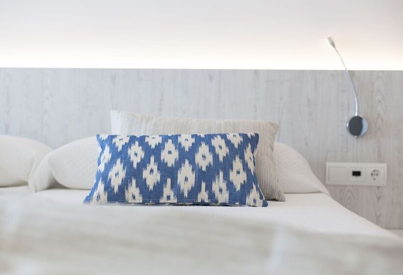 Апартаменты 1 Спальня Боковой Вид на Море, Apartamentos Ses Roquetes