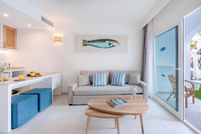 标准间, Fergus Style Carema Beach