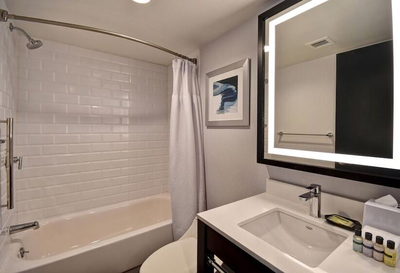 스탠다드 룸 더블 침대 2개, Four Points By Sheraton Boston Newton
