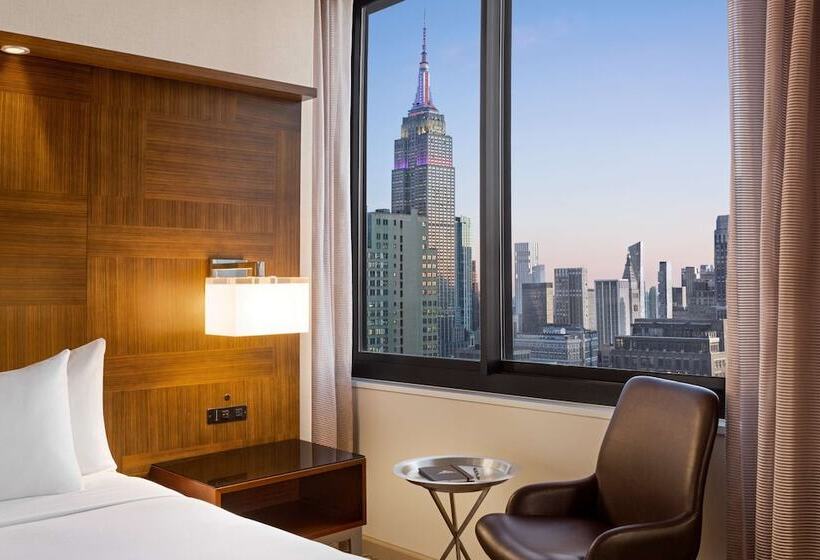 اتاق لوکس, Hilton New York Times Square