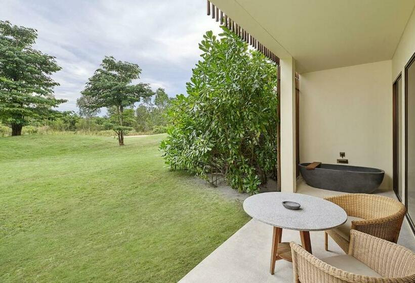 스탠다드 룸 킹사이즈 침대, Sheraton Belitung Resort