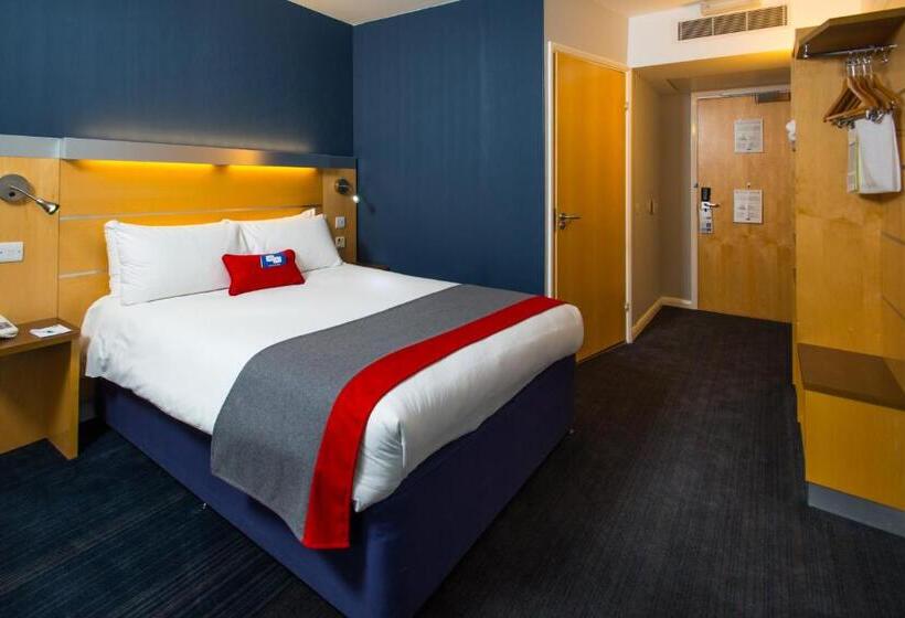 Номер Стандарт Адаптированный для Инвалидов, Holiday Inn Express Bedford, An Ihg