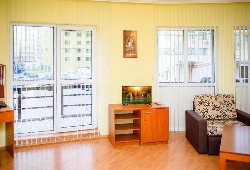 デラックススタジオ, Family Hotel Varna