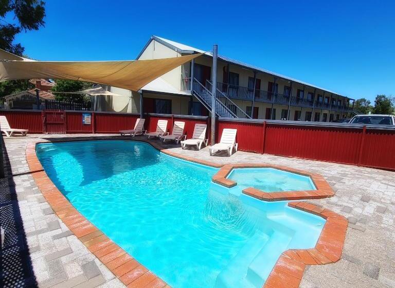 家庭间, Wentworth Central Motor Inn