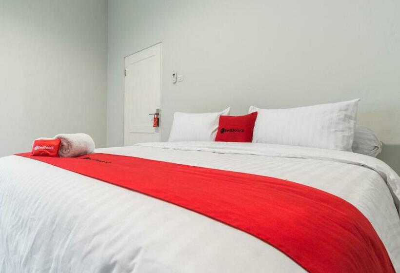Номер Стандарт, Reddoorz Plus Near Rs Usu Medan 2