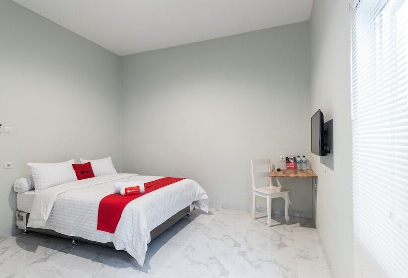 Номер Стандарт, Reddoorz Plus Near Rs Usu Medan 2