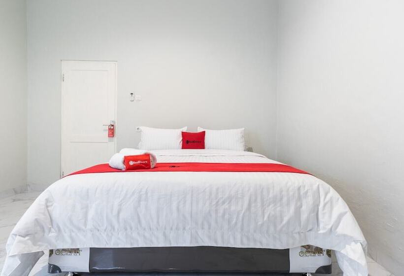 Номер Стандарт, Reddoorz Plus Near Rs Usu Medan 2
