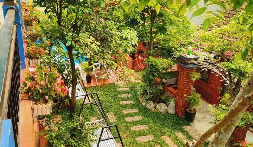 اتاق استاندارد با چشم‌انداز استخر, Vu S Homestay