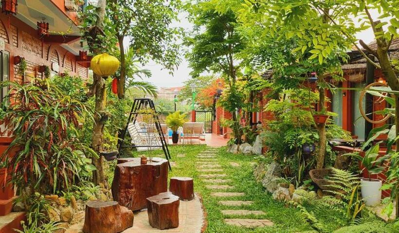 اتاق استاندارد با چشم‌انداز استخر, Vu S Homestay