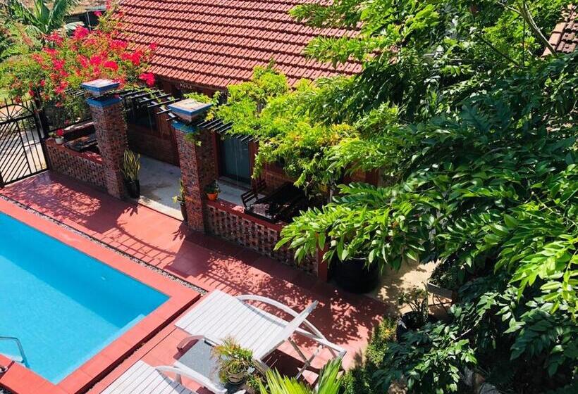 اتاق استاندارد با چشم‌انداز استخر, Vu S Homestay