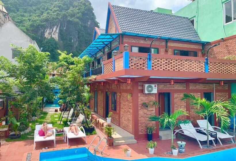 اتاق استاندارد با چشم‌انداز استخر, Vu S Homestay