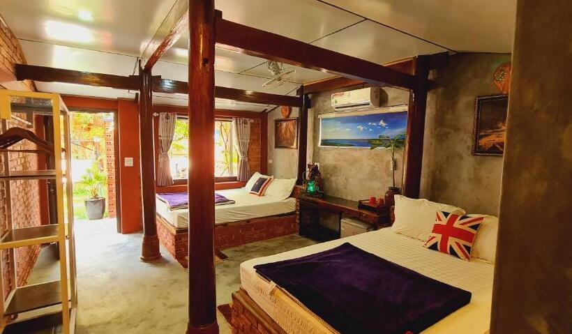 اتاق استاندارد با چشم‌انداز استخر, Vu S Homestay