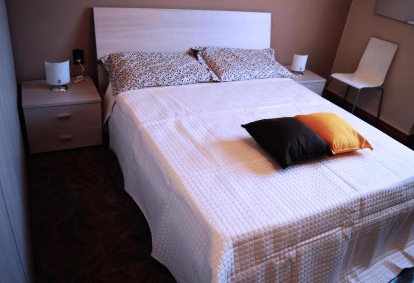 اتاق لوکس با چشم‌انداز استخر, The Swan B&b