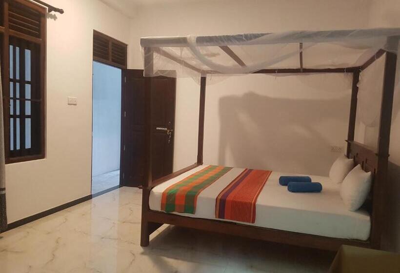 Номер Deluxe, Sea Port Hiriketiya