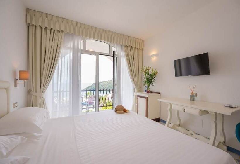 Номер Superior Вид на Море, Grand Hotel Le Rocce