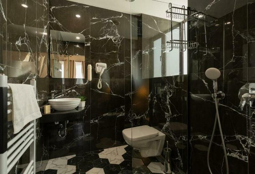 غرفة قياسية مزودة بجاكوزى, Tsarevets Design And Spa