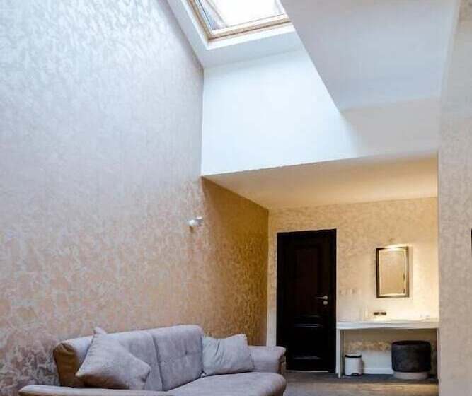 سوییت جونیور, Tsarevets Design And Spa