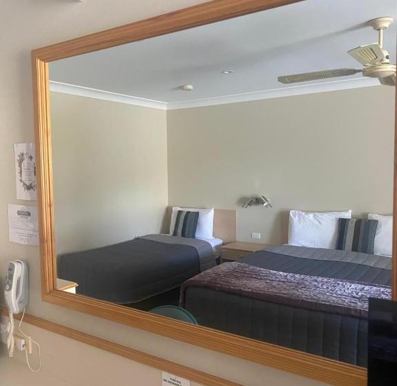 Номер Стандарт Трехместный, Tumbarumba Motel & Elms Restaurant