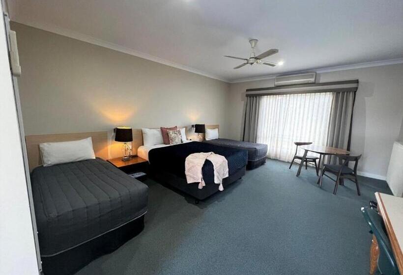 Четырехместный Номер Deluxe, Tumbarumba Motel & Elms Restaurant