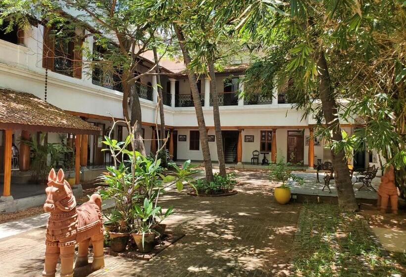 اتاق استاندارد یک نفره, Kariappa House