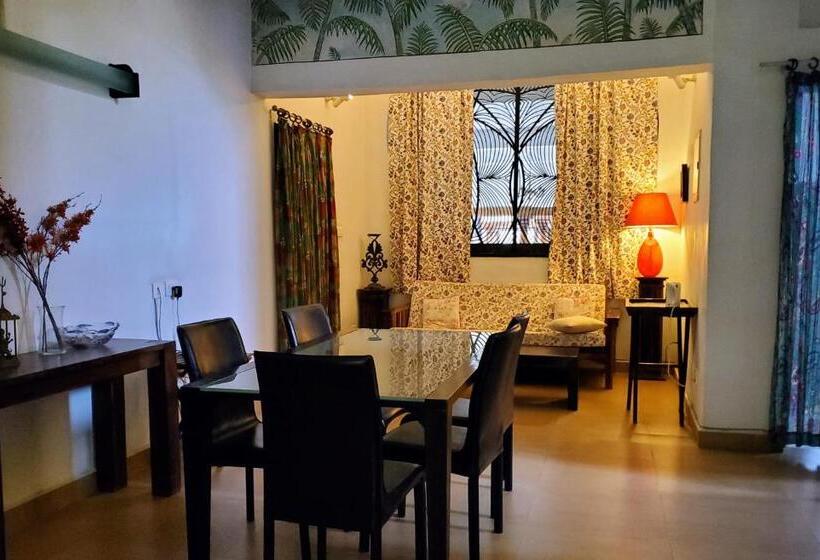 اتاق یک تخته با چشم‌انداز باغ, Kariappa House