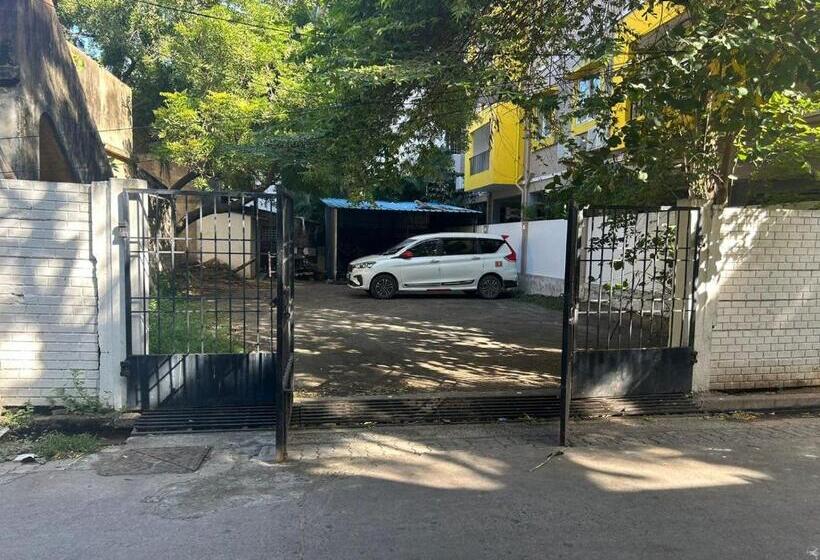استودیو استاندارد با تخت کینگ, Kariappa House