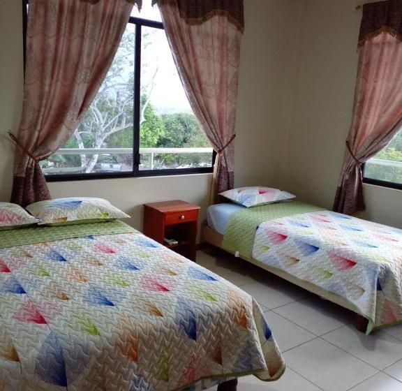 Семейный Номер, Cucuve Eco Hostal