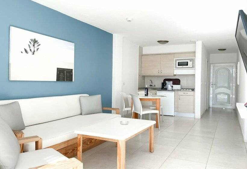 דירת חדר פרמיום עם נוף לבריכה, Aparthotel Playa del Sol - Adults Only