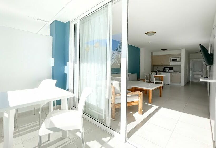 דירת חדר פרמיום עם נוף לבריכה, Aparthotel Playa del Sol - Adults Only