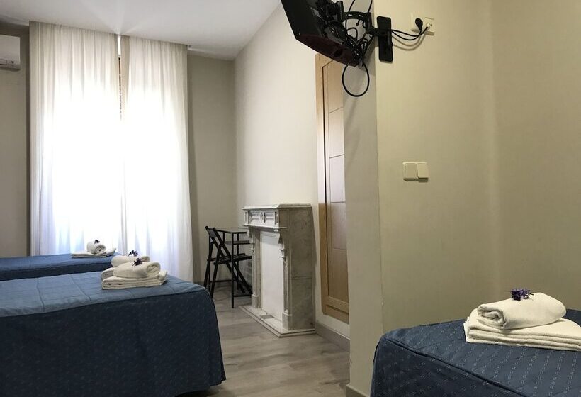 اتاق استاندارد چهار تخته, Hostal El Pilar