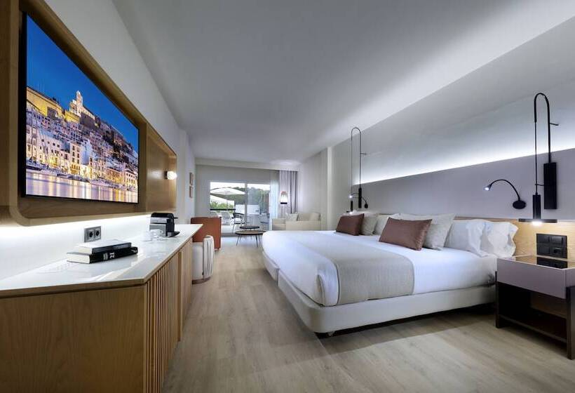 Junior Suite con Hidromasaje, Grand Palladium Select Palace Ibiza
