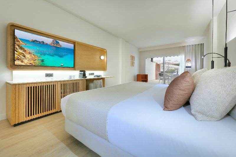 Junior Suite con Hidromasaje, Grand Palladium Select Palace Ibiza