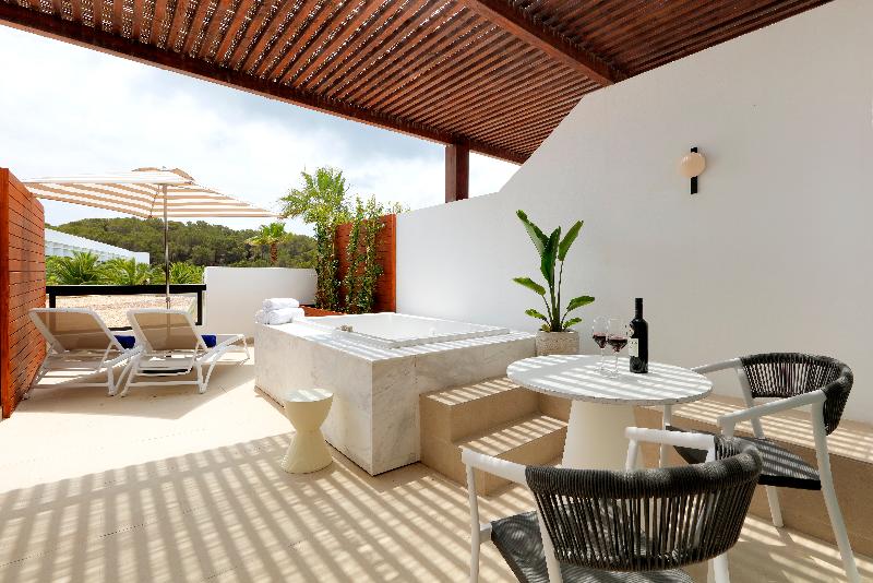 Junior Suite con Hidromasaje, Grand Palladium Select Palace Ibiza