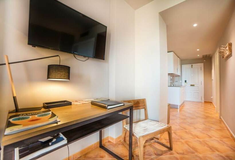 استودیوی استاندارد, Ona Lomas Village   La Manga Club