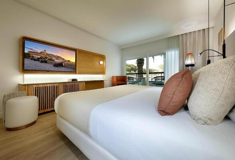 Habitación Deluxe, Grand Palladium Select Palace Ibiza