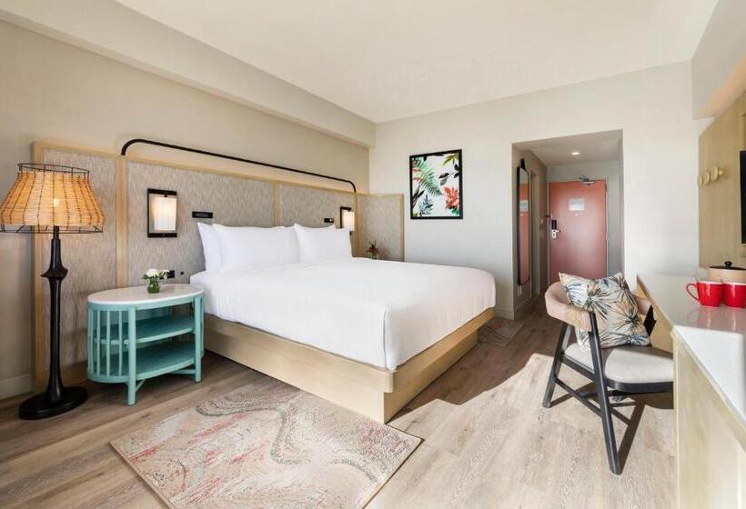 اتاق استاندارد با تخت بزرگ, Crowne Plaza Resort Saipan