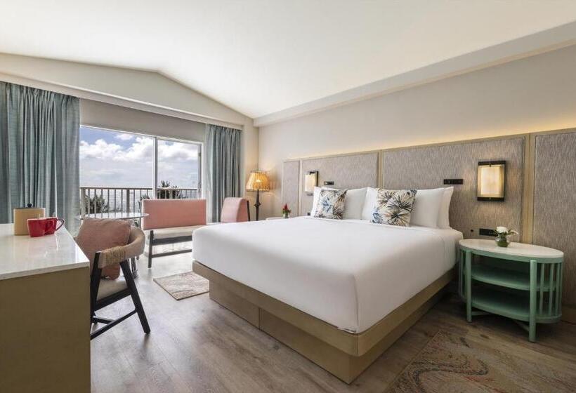 سوئیت با تخت بزرگ, Crowne Plaza Resort Saipan