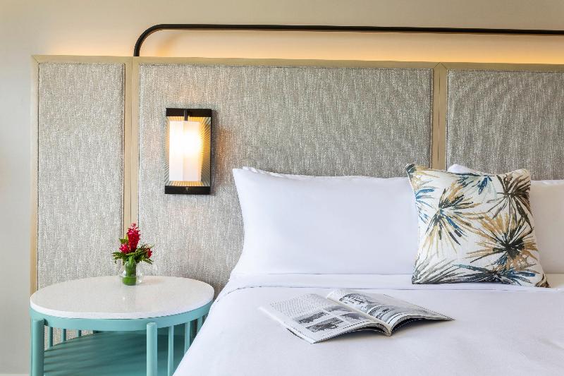 اتاق استاندارد با تخت بزرگ, Crowne Plaza Resort Saipan