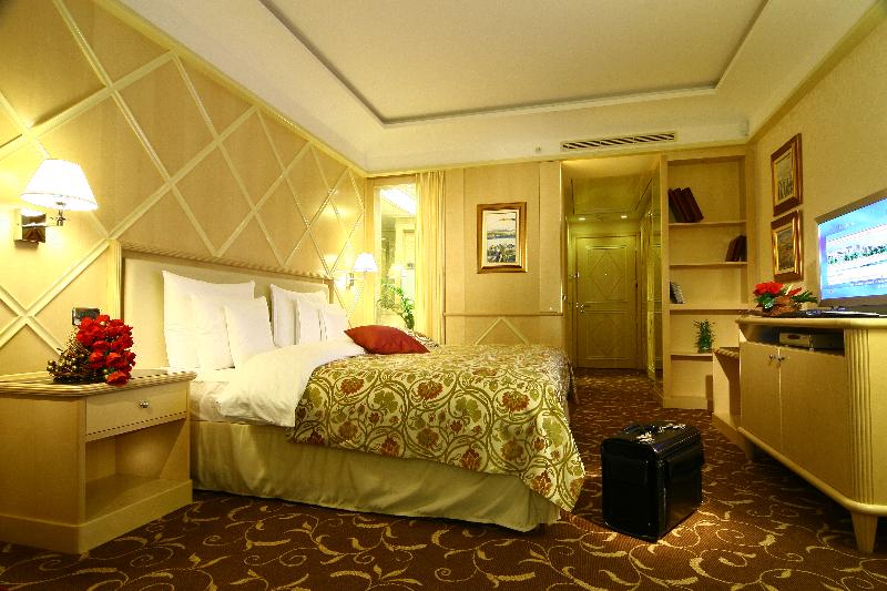 اتاق سوپریور با چشم‌انداز استخر, Splendid Conference & Spa Resort
