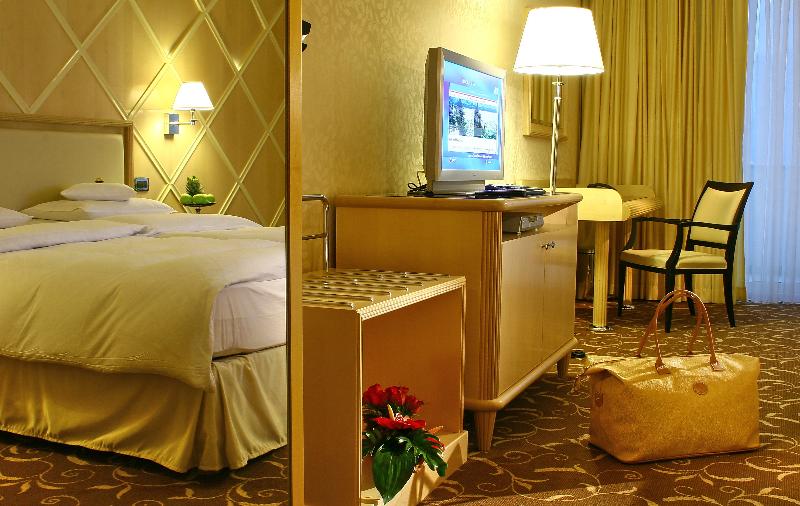 اتاق سوپریور با چشم‌انداز استخر, Splendid Conference & Spa Resort