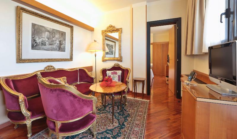 سوئیت جونیور با تخت بزرگ, Best Western Hotel Dei Cavalieri
