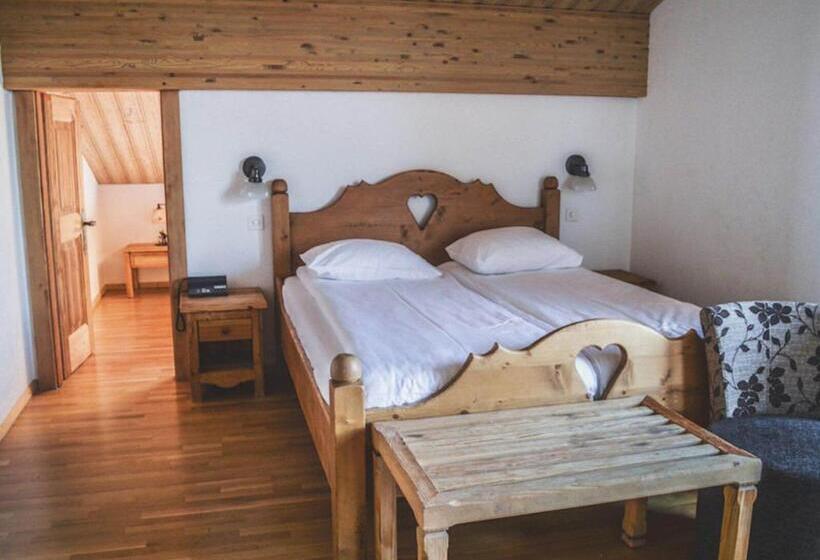 Семейный Номер, Hôtel Magrappé