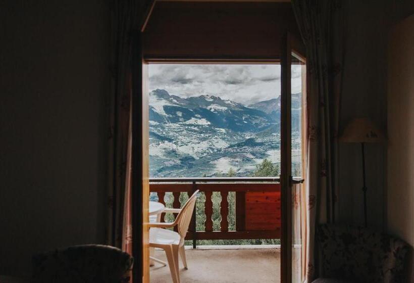 Семейный Номер, Hôtel Magrappé
