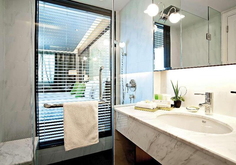 Номер Deluxe Кровать Кинг, Mövenpick Hotel Hanoi Centre